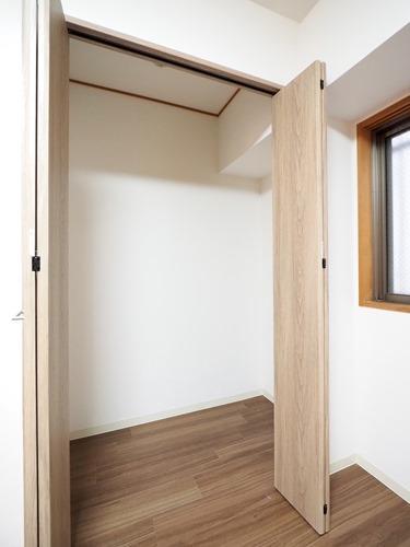 洋室約6.25帖 収納