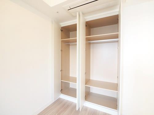 洋室約6.4帖 収納