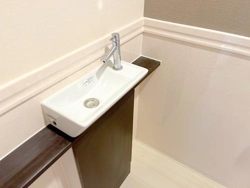 温水洗浄便座トイレ 手洗い場