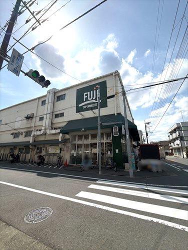 スーパー「Fuji羽田店」徒歩６分