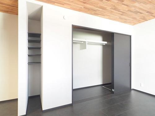 1階_洋室約8.7帖 収納