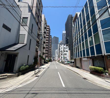北東側前面道路です♪