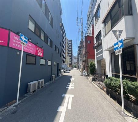 南東側前面道路です♪