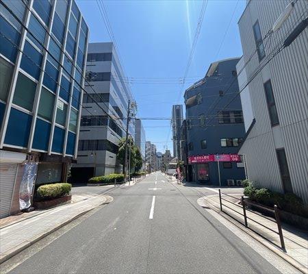 北東側前面道路です♪
