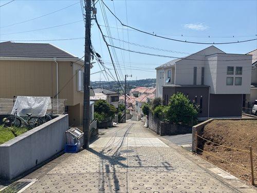 北東側前面道路（2025.6撮影）