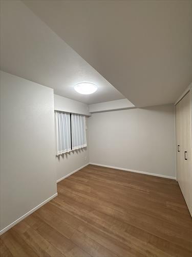 サービスルーム（納戸）（約6帖）