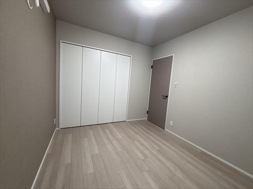 洋室（約6.0帖・南西側）