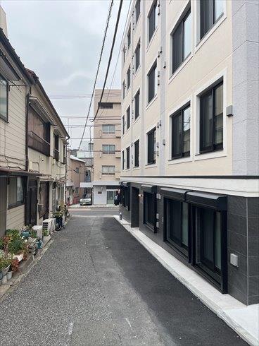東側前面道路