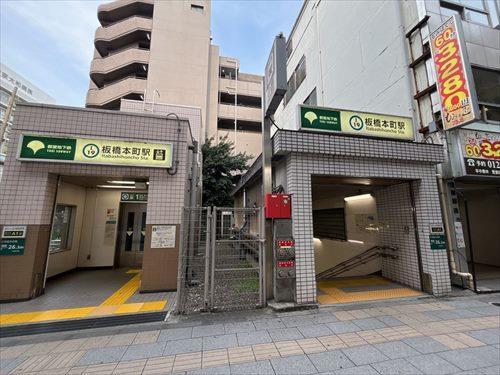 駅入口