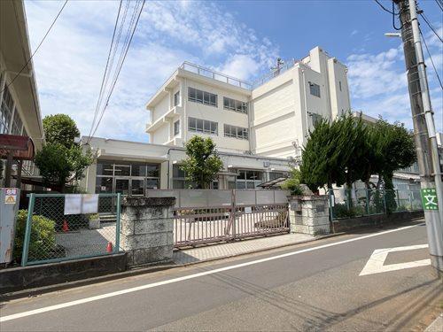 練馬区立泉新小学校 230ｍ