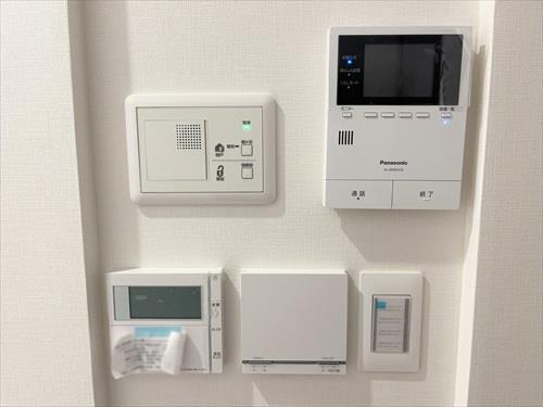 モニター付きインターホン＆床暖房スイッチ