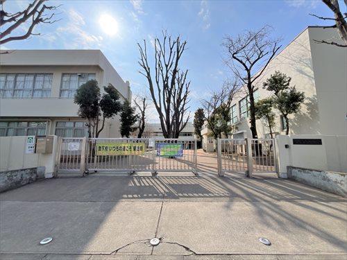 板橋区立高島第三中学校 210ｍ