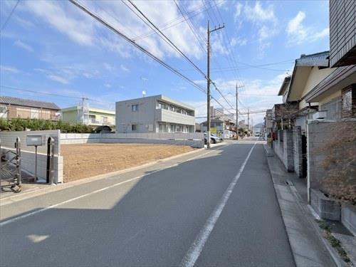 前面道路を含む現地（左手）