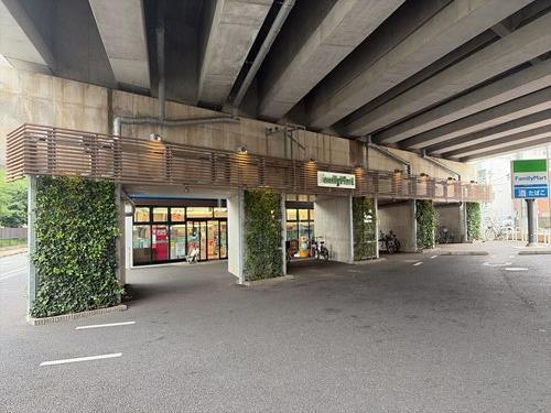ファミリーマート石神井公園駅西店410ｍ