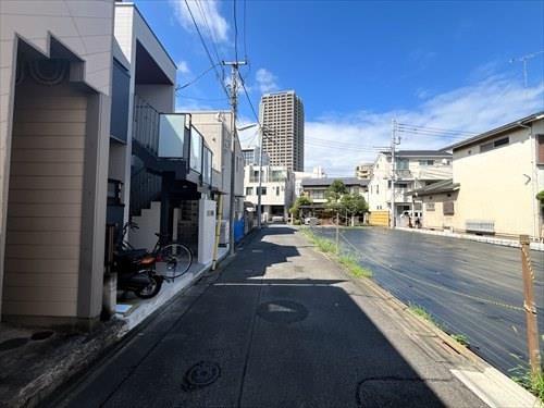 前面道路(西側)