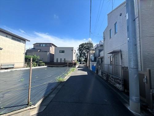 前面道路(西側)