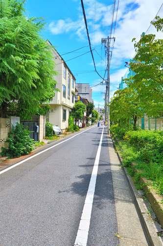 【現地前面道路2024年8月撮影】