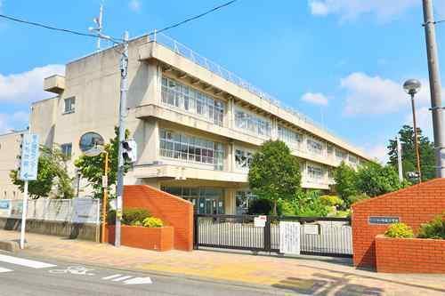 さいたま市立日進小学校まで490ｍ