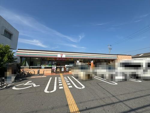 セブンイレブン北助松駅前店まで1100ｍ