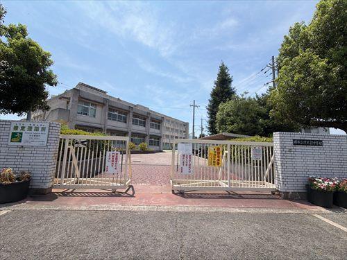 堺市立津久野中学校徒歩約14分