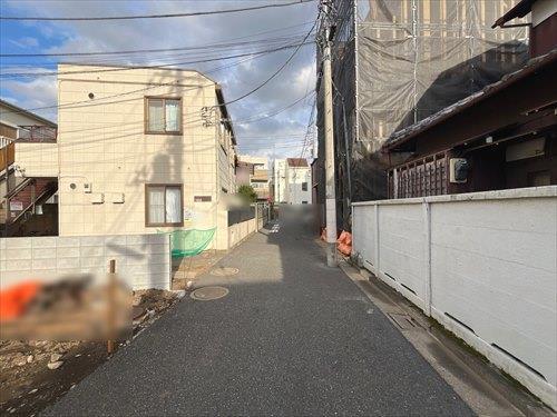 前面道道路(北西側から撮影)