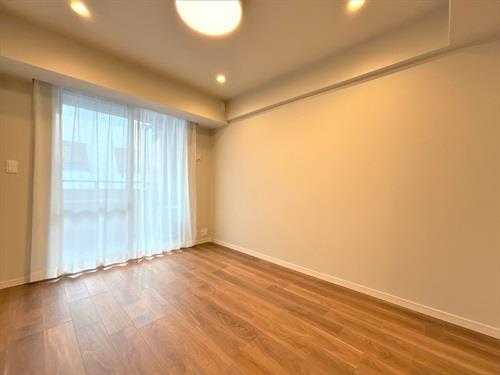 洋室約6.0帖(南西側)