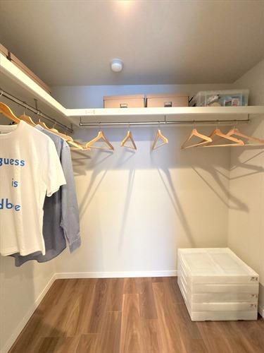 洋室約6.0帖WIC(南西側)