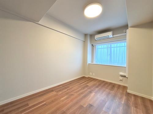 洋室約6.0帖(北西側)