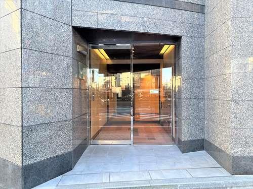 エントランス前