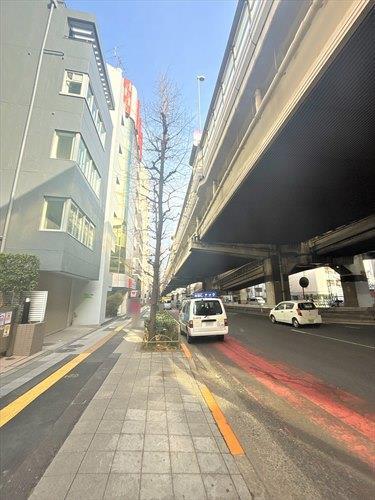 南東側前面道路