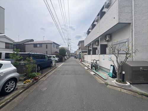 前面道路含む外観（写真右）2026.4