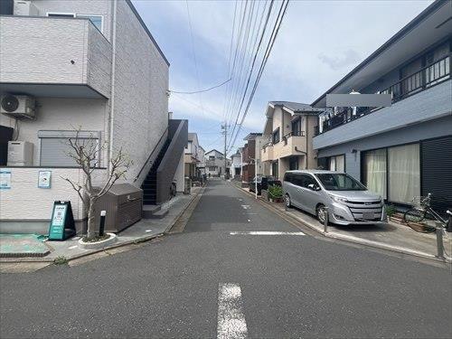 前面道路含む外観（写真左）2026.4