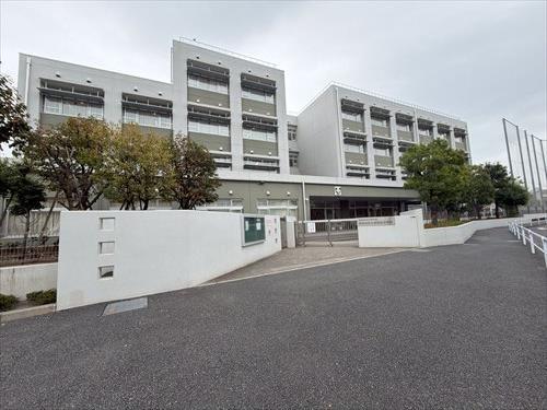 世田谷区立世田谷中学校まで550ｍ