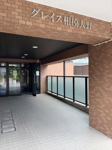 エントランス前