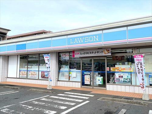 ローソン大和上草柳5丁目店まで580m