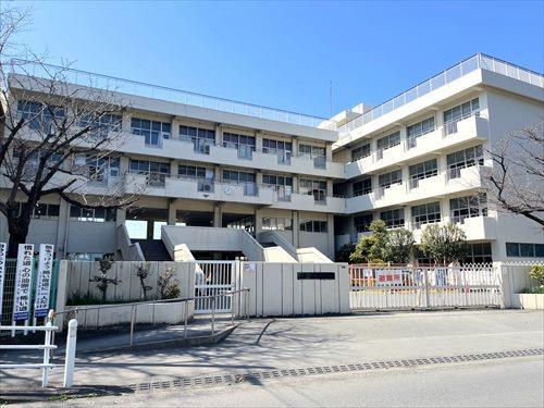 座間市立入谷小学校まで610m