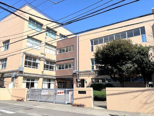 座間市立西中学校まで2000m