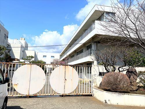 秦野市立大根小学校まで740m