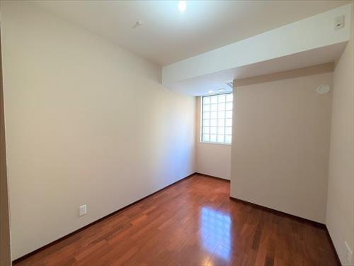 北側洋室約5.5帖