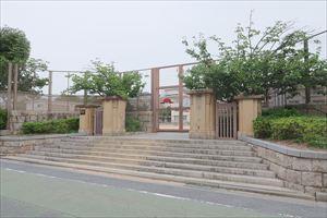 魚崎小学校　1170m 徒歩15分