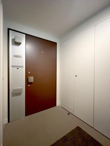 共用廊下から玄関