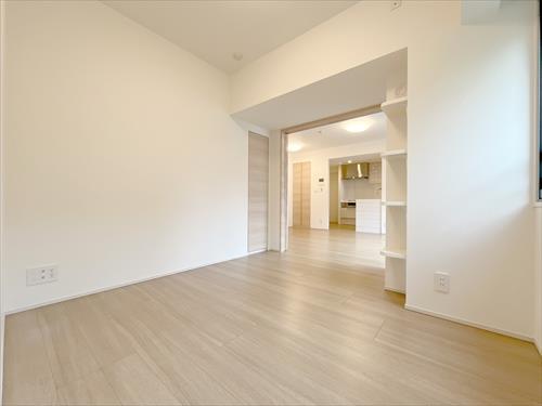 洋室5.3帖・リビングダイニング