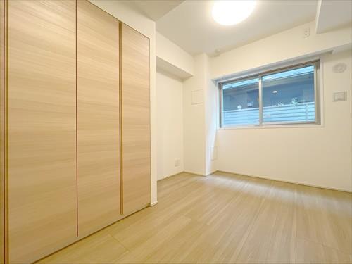 洋室4.6帖(収納付き)