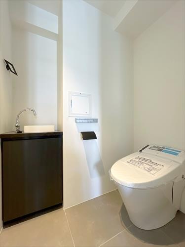 トイレ(シャワートイレ付き)