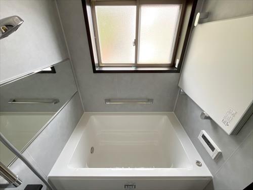 浴槽(追い焚き機能付き)・窓
