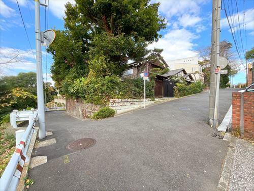 現地側から前面道路(2025年12月)