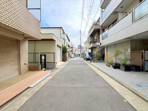 前面道路(2025年11月撮影)