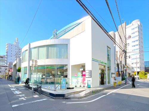 ファミリーマート代官山駅前店まで140m