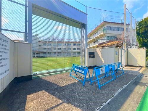 目黒区立八雲小学校まで460m