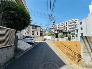 前面道路(2026年4月撮影)
